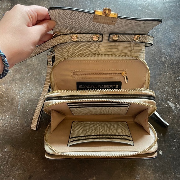 SR Squared White Crossbody Clutch Purse Wristlet - Picture 2 of 7